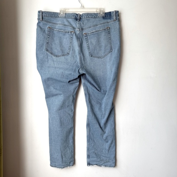 Abercrombie & Fitch Ultra High Rise 90s Straight Jean 20 / 35" Short - Picture 4 of 4